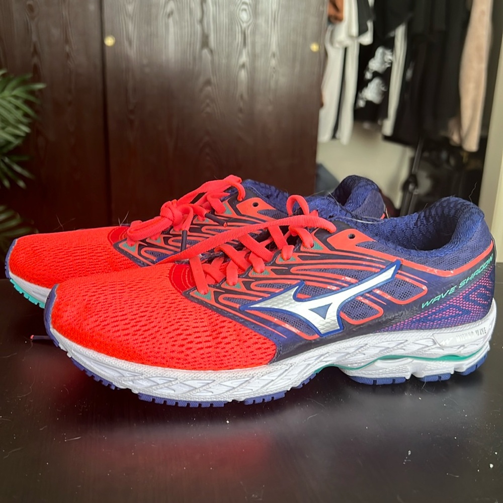 Women’s Saucony Mizuno Wave Shadow - Never Worn - Excellent Condition